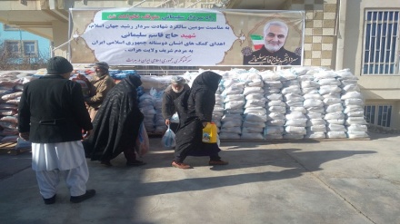 سرکنسولگری ایران در هرات ۶۰۰ بسته غذایی میان نیازمندان توزیع کرد