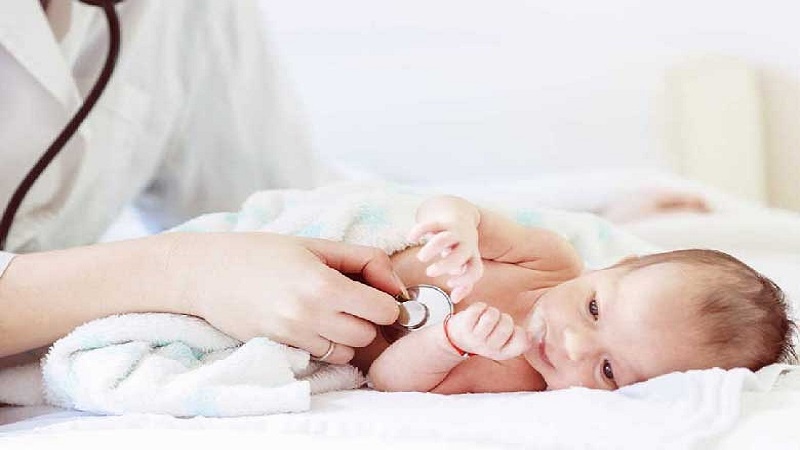 تغذیه با شیر مادر برای جلوگیری از اگزما، آسم و آلرژی در نوزادان