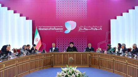 イラン大統領、「女性を道具としてみなす考えは失敗する」