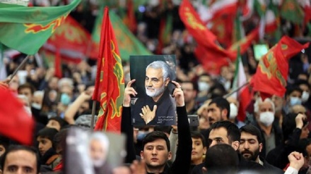 伊朗民众举行聚会悼念苏莱曼尼将军