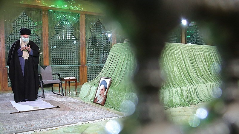 حضور رهبر انقلاب اسلامی در مرقد امام خمینی(ره) و گلزار شهدا در تهران