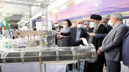 Rahbar Kunjungi Pameran Produk-Produk Dalam Negeri Iran