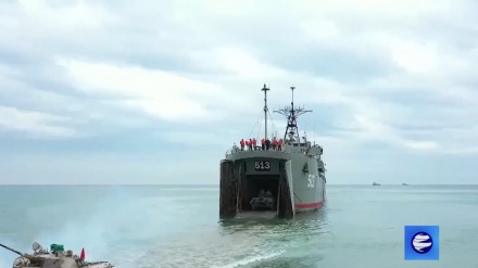 Подразделения иранской армии отрабатывают береговую оборону в Оманском море