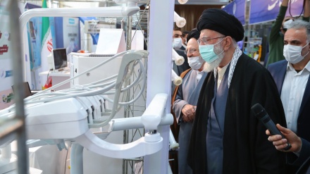 イラン最高指導者が、国内産業関連見本市を視察