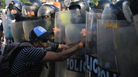Peruvian police fire tear gas to disperse anti-government protesters in capital 