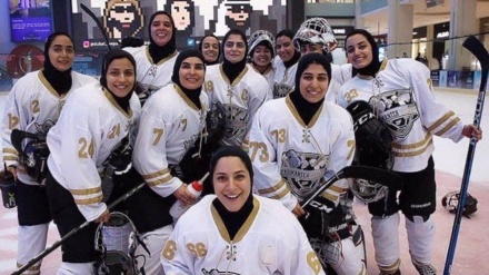 Iranische Eishockey-Frauenmannschaft besiegt Saudi-Arabien und erreicht Finale der Meisterschaft islamischer Länder