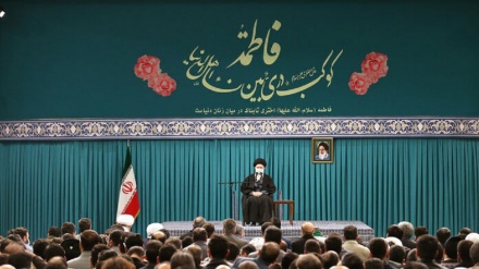 دیدار جمعی از مداحان و شاعران اهل‌ بیت‌ علیهم‌ السلام با رهبر معظم انقلاب
