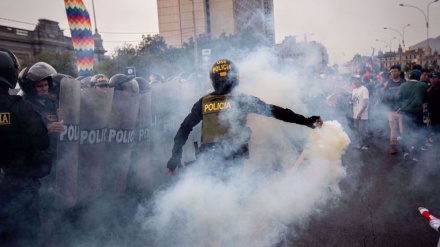 Peru unrest: Protesters set fire to police station after more killings