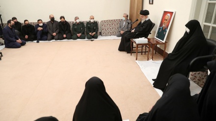 İslomiyə İnğilobi Yolə Rəhbər: Şəhid Suleymani yolə ko, muğaviməti cəhbə oqətey, perosniye, təchiz iyən bəyji kardey be.