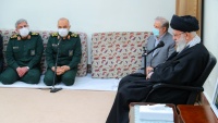 イランイスラム革命最高指導者のアリー・ハーメネイー師とソレイマーニー司令官の遺族