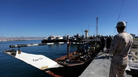 Irani sekuestron një anijeje që transportonte 90,000 litra karburant kontrabandë në ujërat e Gjirit Persik