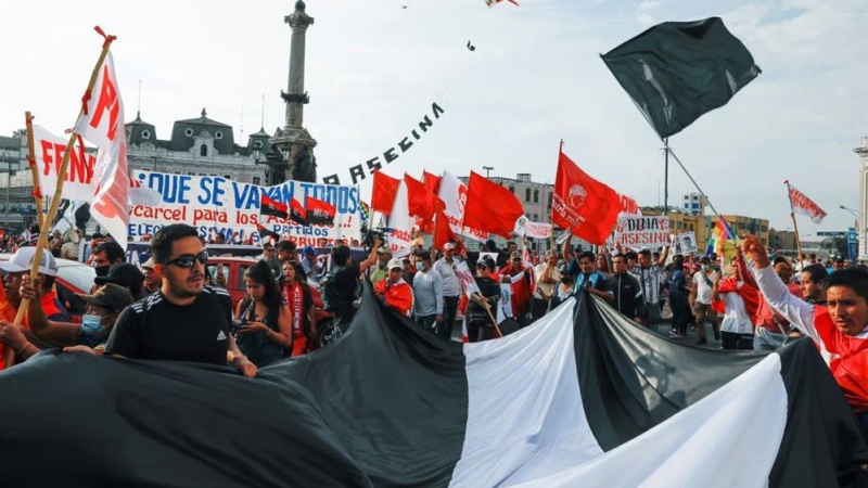 1000s of Peruvians head for capital to hold fresh protests, defying emergency state