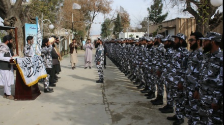 توزیع یونیفرم برای پلیس زندان مرکزی جلال آباد