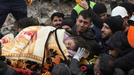 Vazhdojnë operacionet e kërkimit dhe shpëtimit të të mbijetuarve nga tërmeti në Turqi