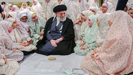 جشن تکلیف دختران دانش‌آموز با حضور رهبر معظم انقلاب