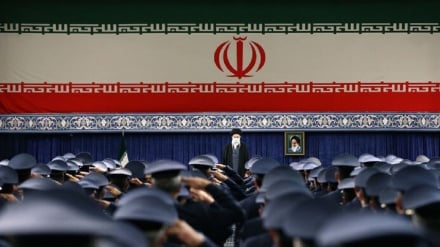 دیدار جمعی از فرماندهان نیروی هوایی و پدافند هوایی ارتش ایران با رهبر معظم انقلاب اسلامی