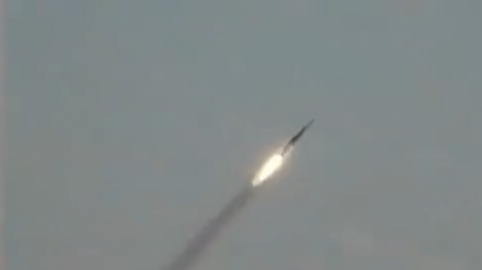 イランが自国の最新鋭巡航ミサイルを披露