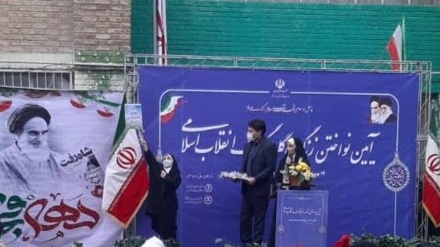  نواخته شدن زنگ انقلاب در مدارس ایران اسلامی