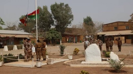 Trupat franceze pas 10 vjetësh  u larguan zyrtarisht nga Burkina Faso