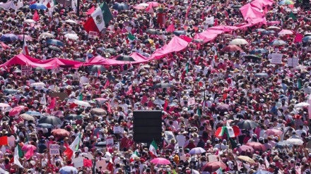 Thousands of Mexicans rally against government's electoral overhaul plan, say it threatens democracy