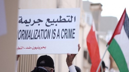“Normalizimi i marrëdhënieve me sionistët është krim”, shtohen kritikat ndaj al-Khalifes dhe arabëve