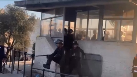 Polisi Zionis Kejar dan Aniaya Warga Palestina di al-Quds