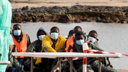 Migranti: sbarcate altre 106 persone alle Canarie, un morto