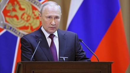 Russia, Putin firma la legge per sospendere il New Start
