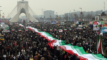 Pawai Akbar Kemenangan Revolusi Iran Dimulai di Seluruh Negeri 