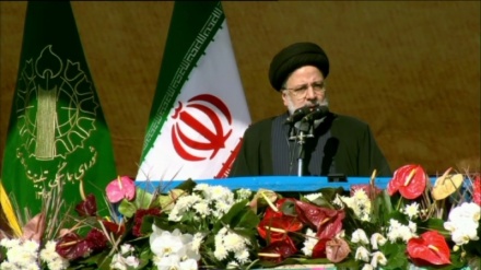 イラン大統領、「敵はイランの発展を容認できない」