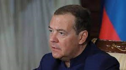 Medvedev minaccia i funzionari britannici: Obiettivi militari legittimi