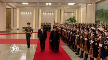 Pres. Raeisi officially welcomed by Jinping