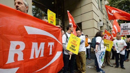 Dhjetëra mijëra punonjës të hekurudhave britanike futen në grevë