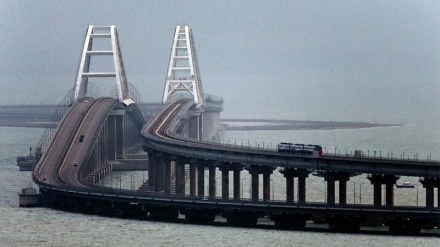 Crimea, Zelensky minaccia di colpire ancora il ponte, deputato: 