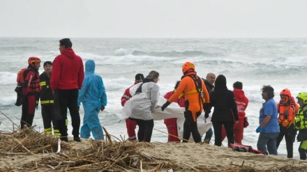 Dënohet plani i Mbretërisë së Bashkuar për të strehuar emigrantët në baza ushtarake dhe maune