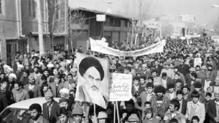Islamic Revolution & belief in the Savior
