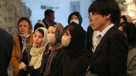 イスラム革命・聖なる防衛戦博物館を、日本人学生グループが訪問