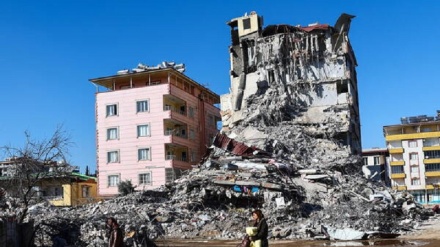 Media, oltre 50mila palazzi crollati o distrutti in Turchia