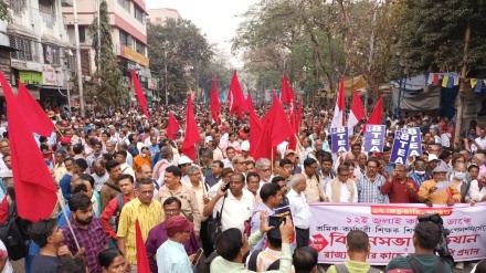  বকেয়া মহার্ঘ ভাতার দাবিতে কোলকাতায় বিক্ষোভ মিছিল  
