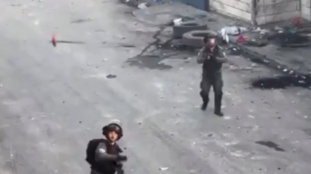 Sedang Meliput, Wartawan Palestina Ini Dilempari Granat Suara