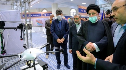 ראיסי סייר בתערוכת המוצרים המדעיים והתעשיים המקומיים