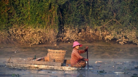 Di atas Air Bersama ‘Pembersih Sungai’ Myanmar