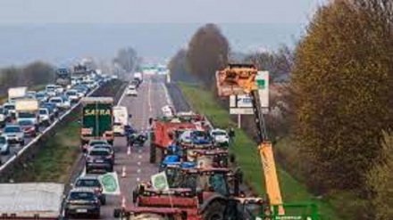 Francia, protestano gli agricoltori