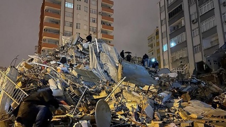 لحظات هولناک فرو ریختن یک ساختمان در زلزله ترکیه