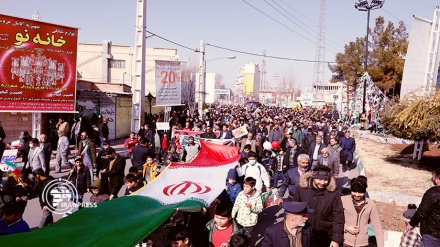  حضور افغان های ساکن ایران در راهپیمایی 22 بهمن