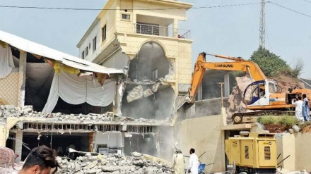 कश्मीर में अतिक्रमण हटाने का प्रशासन का अभियान, एलजी ने कहा आम लोग ख़ुश मगर ज़मीनी तथ्य कुछ और