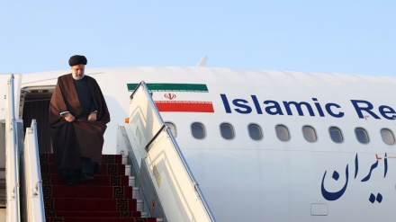 Presiden Raisi dan Delegasi Tingkat Tinggi Iran Tiba di Tehran