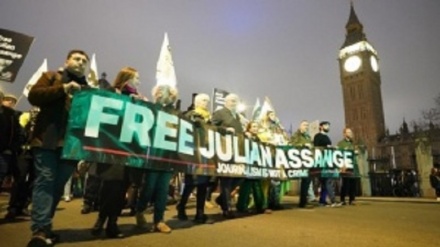 Inghilterra, manifestazione per la liberazione di Assange 