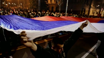 Serbia: dura protesta estrema destra contro Vucic sul Kosovo