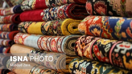 イラン中部ヤズドで第16回手織りじゅうたん見本市が開催
